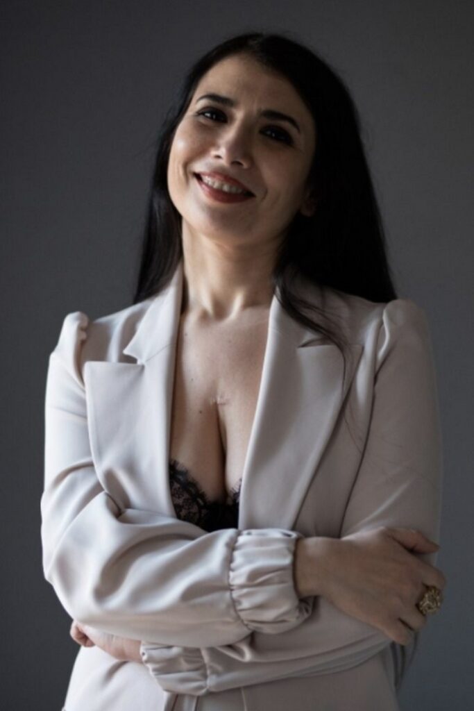 Italian image consultant and color analyst Giusy De Gori wearing a white jacket and smiling